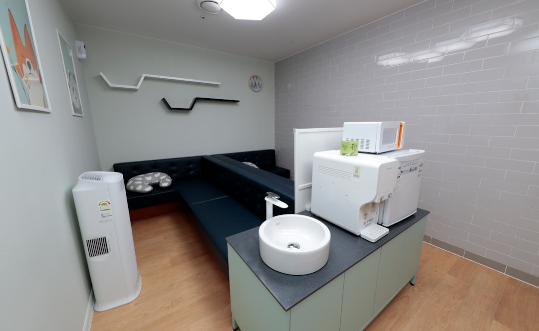 Clean and welcoming reception area at Barks 'nd Bound grooming salon
